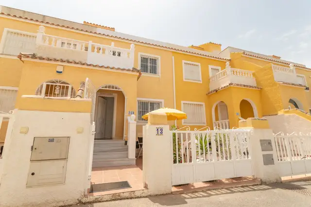 Alicante – Koselig og godt planlagt rekkehus i det populære området Gran Alacant.