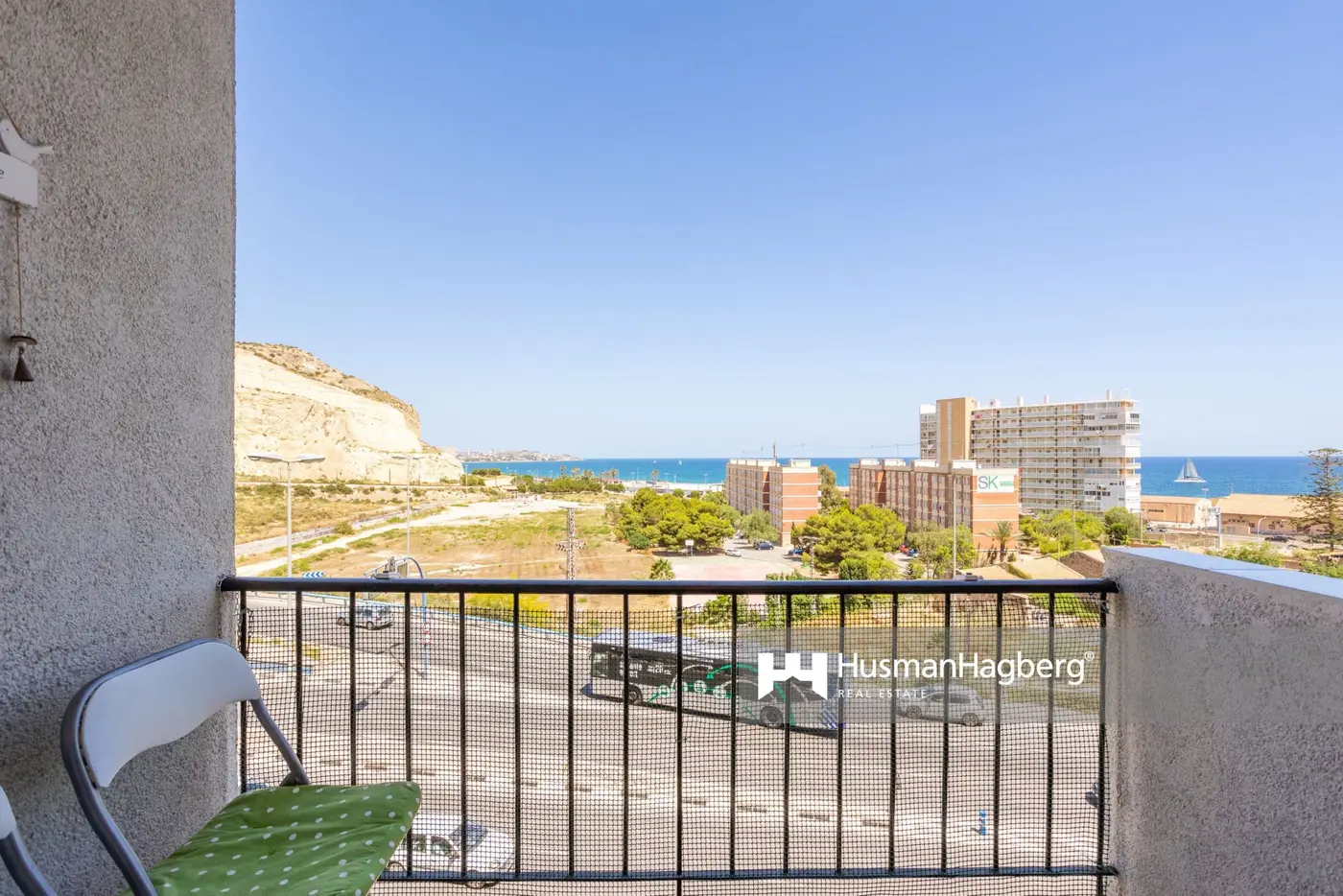 Alicante – Strandnær og godt planlagt leilighet i moderne stil med balkong i Alicante by