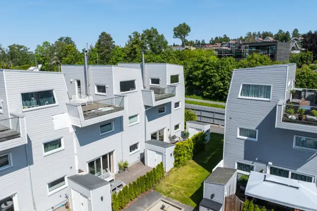 Drøbak -Moderne enderekkehus med stor, solrik og usjenert takterrasse – Må sees!