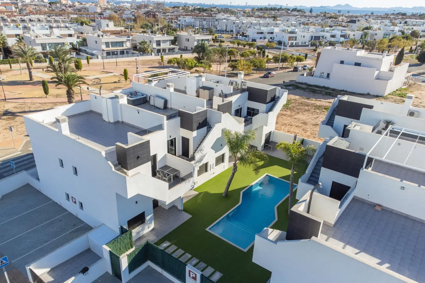 San Pedro Del Pinatar – Costa Calida – Moderne og arealeffektiv leilighet med balkong, stor solrik terrasse og felles basseng.