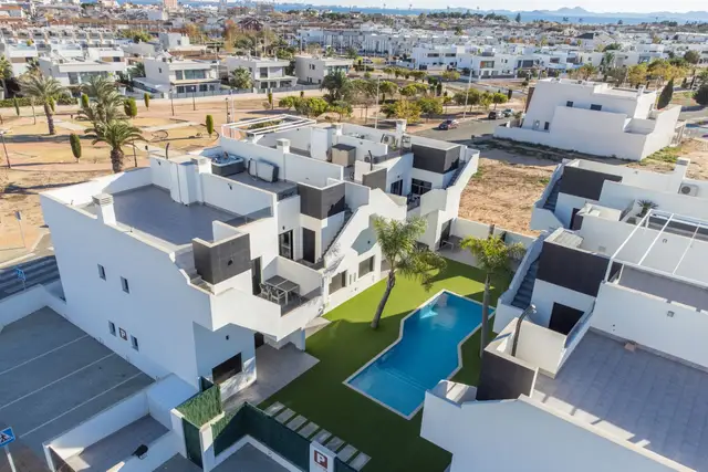 San Pedro Del Pinatar – Costa Calida – Moderne og arealeffektiv leilighet med balkong, stor solrik terrasse og felles basseng.