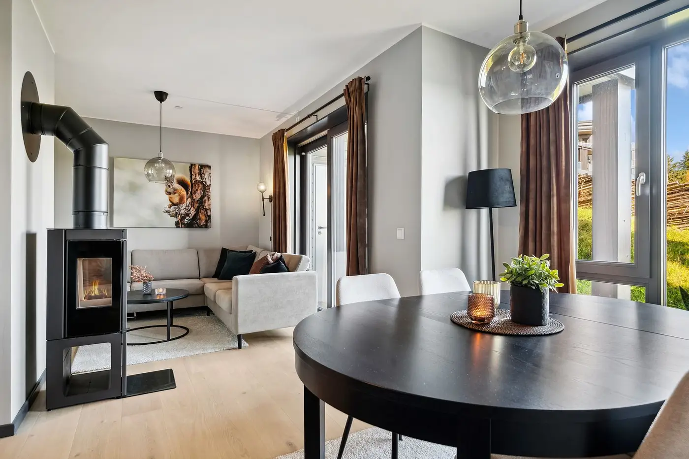 Sjusjøen – THE VIEW – New (2020) modern apartment close to the centre with lovely views down towards Lake Sjusjøvannet
