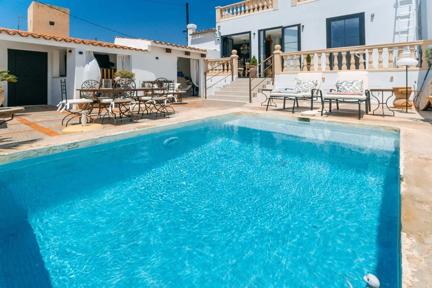 Son Espanyolet, Palma – Rekkehus med privat beliggenhet, totalrenovert med sjarm, takterrasse, basseng og fin hage